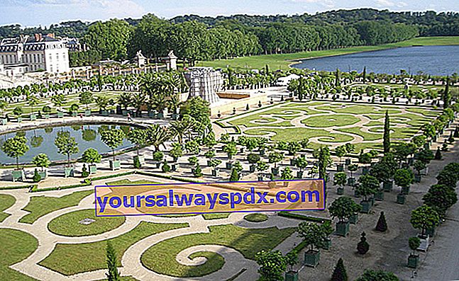 taman-taman Istana Versailles