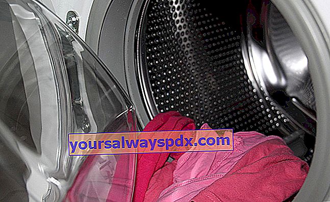 Hvordan rengør man en snavset eller ildelugtende vaskemaskine?
